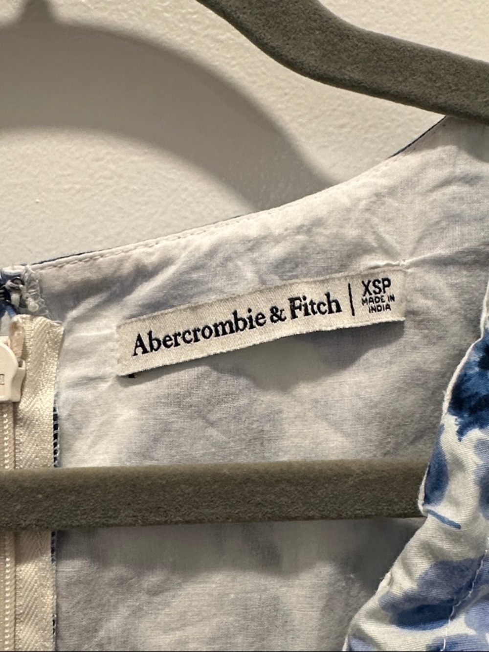 NWOT Abercrombie & Fitch Floral Puff Sleeve Blue White Dress XSP - Picture 5 of 5
